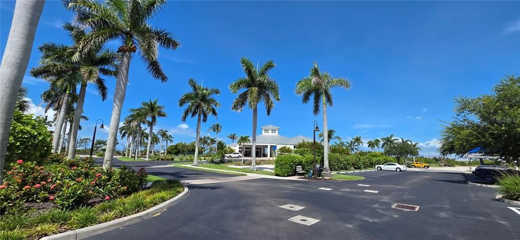 Active With Contract: $199,000 (2 beds, 2 baths, 903 Square Feet)