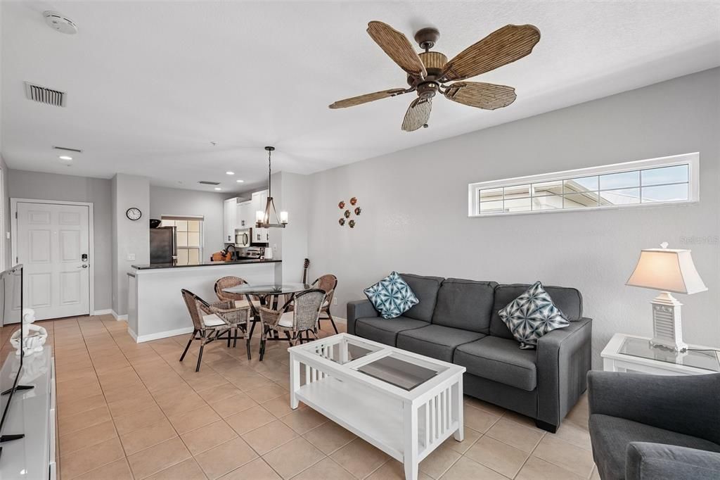 Active With Contract: $199,000 (2 beds, 2 baths, 903 Square Feet)