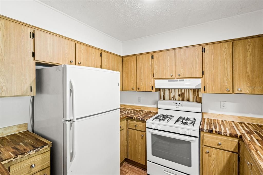 На продажу: $325,000 (3 спален, 2 ванн, 1776 Квадратных фут)