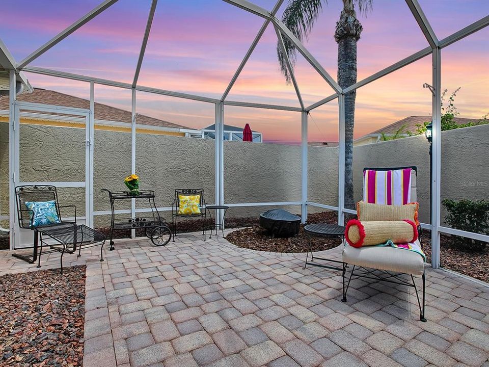 For Rent: $2,350 (2 beds, 2 baths, 1102 Square Feet)