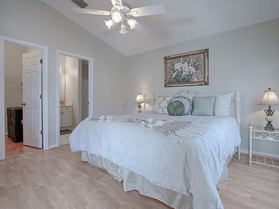 For Rent: $2,350 (2 beds, 2 baths, 1102 Square Feet)