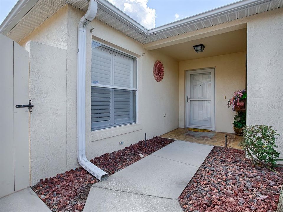 For Rent: $2,350 (2 beds, 2 baths, 1102 Square Feet)