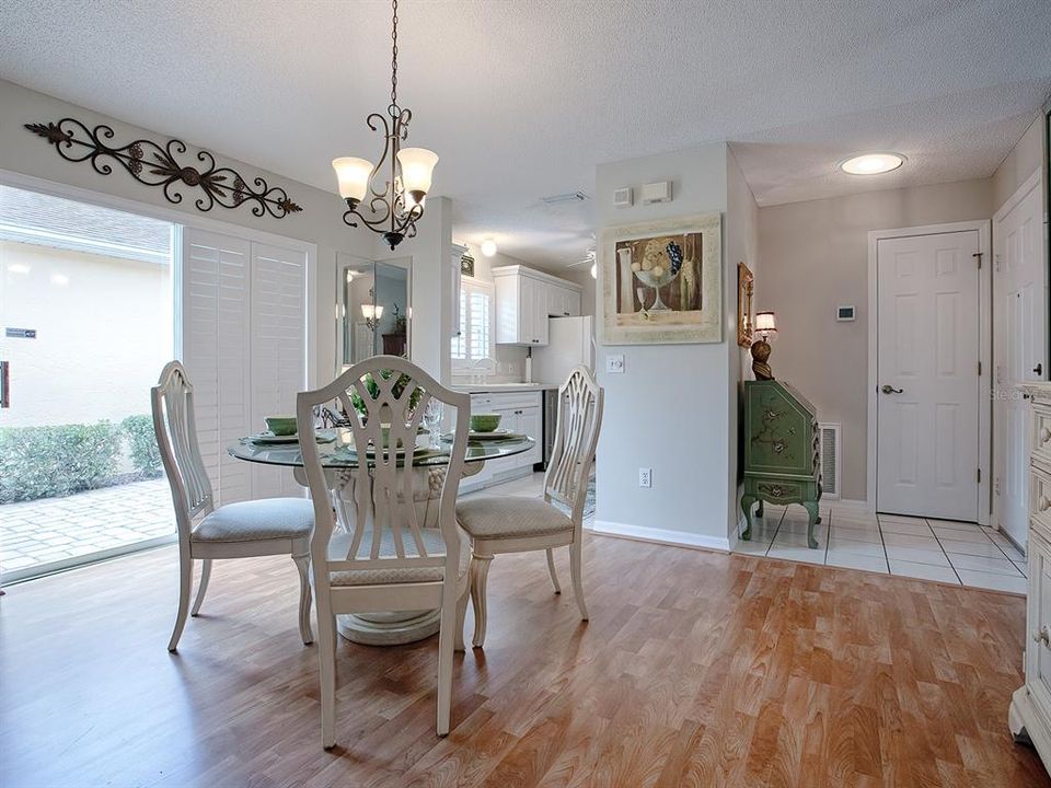 For Rent: $2,350 (2 beds, 2 baths, 1102 Square Feet)