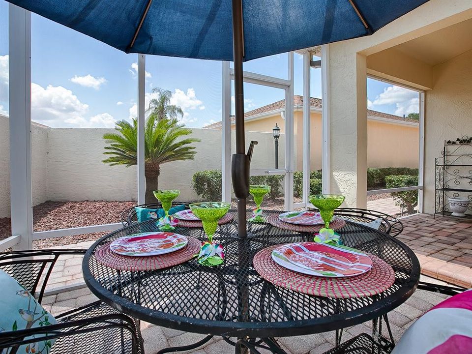 For Rent: $2,350 (2 beds, 2 baths, 1102 Square Feet)