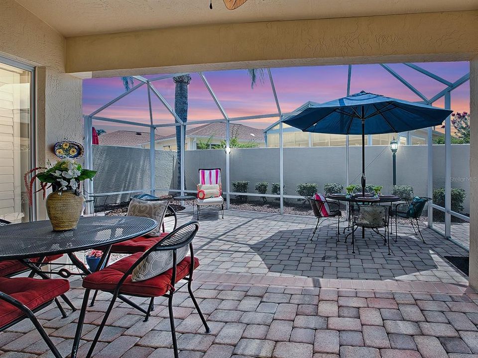 For Rent: $2,350 (2 beds, 2 baths, 1102 Square Feet)