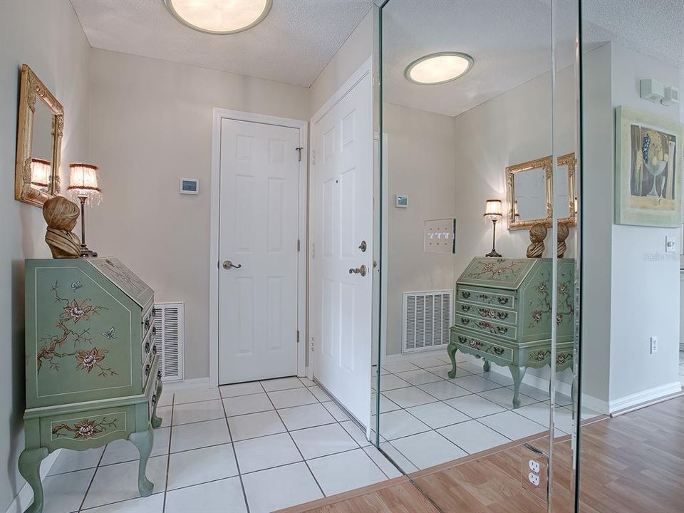 For Rent: $2,350 (2 beds, 2 baths, 1102 Square Feet)