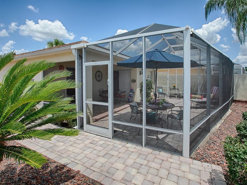 For Rent: $2,350 (2 beds, 2 baths, 1102 Square Feet)