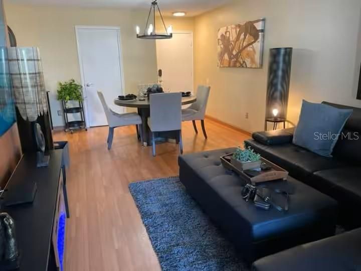 Под контрактом: $146,970 (2 спален, 2 ванн, 820 Квадратных фут)
