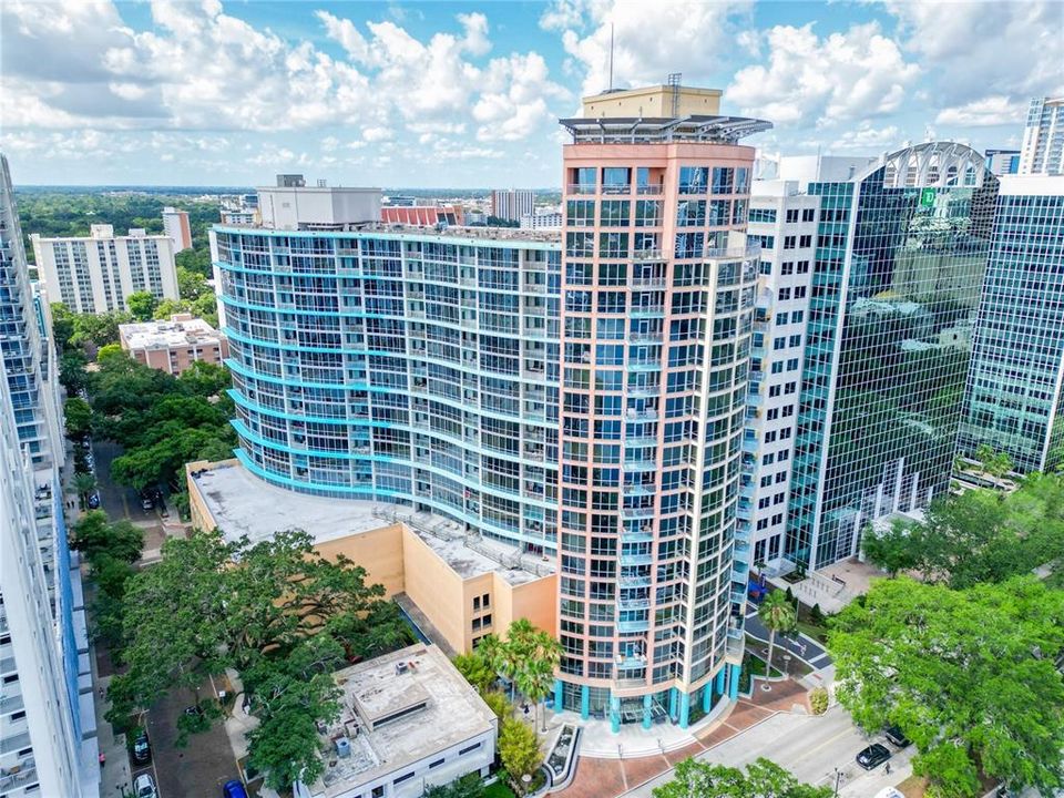 For Sale: $214,900 (1 beds, 1 baths, 797 Square Feet)