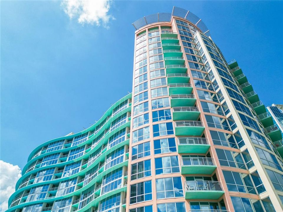 For Sale: $214,900 (1 beds, 1 baths, 797 Square Feet)