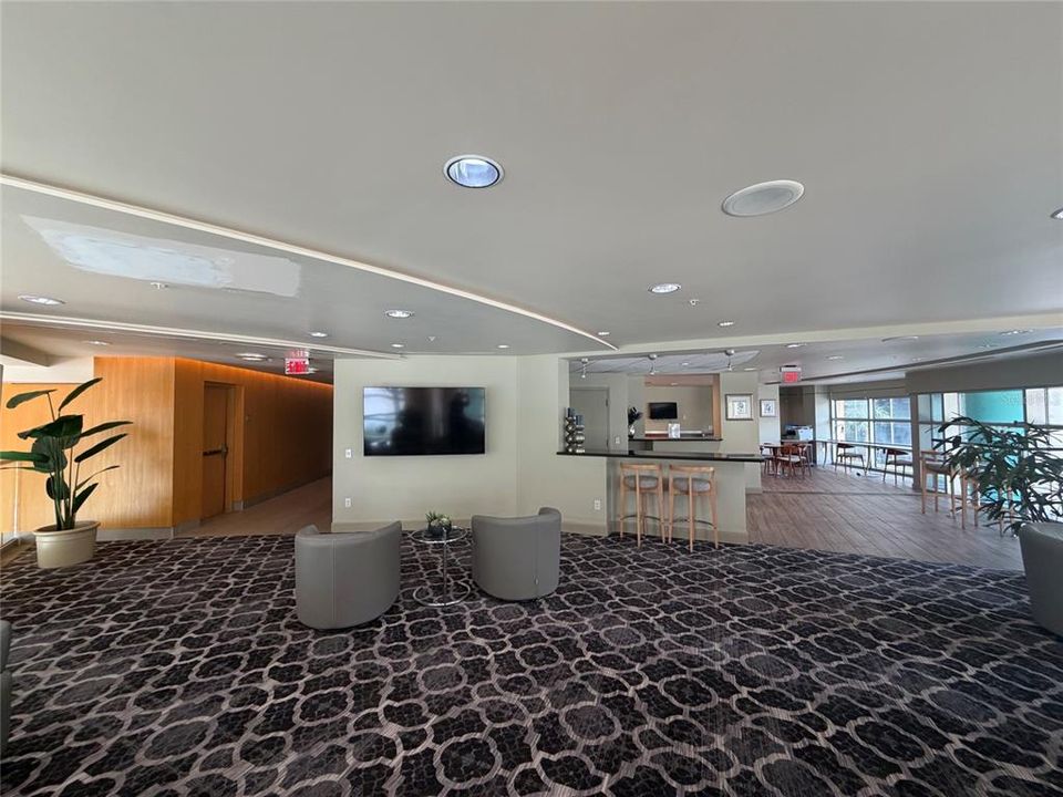 For Sale: $214,900 (1 beds, 1 baths, 797 Square Feet)