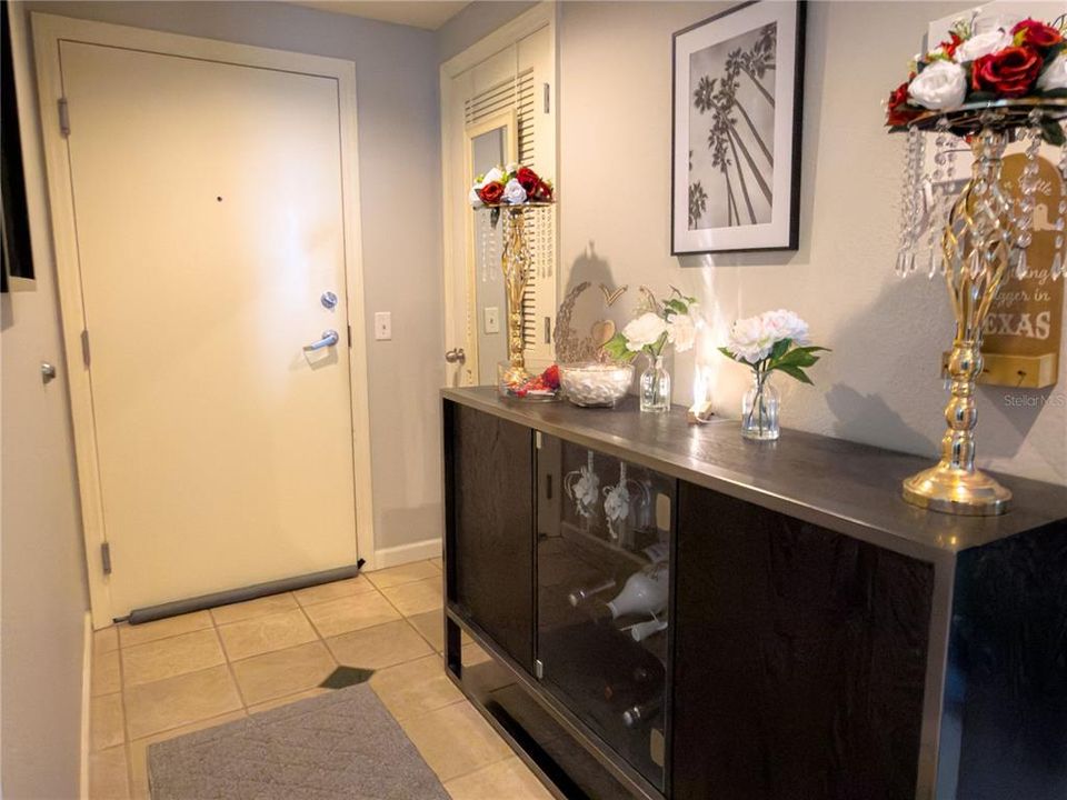 For Sale: $214,900 (1 beds, 1 baths, 797 Square Feet)