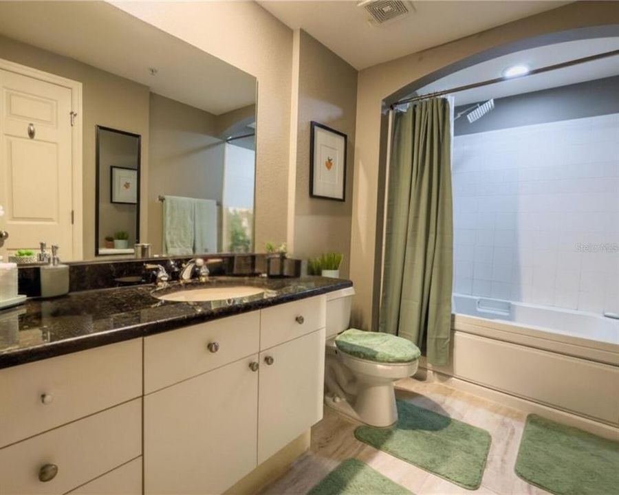 For Sale: $214,900 (1 beds, 1 baths, 797 Square Feet)