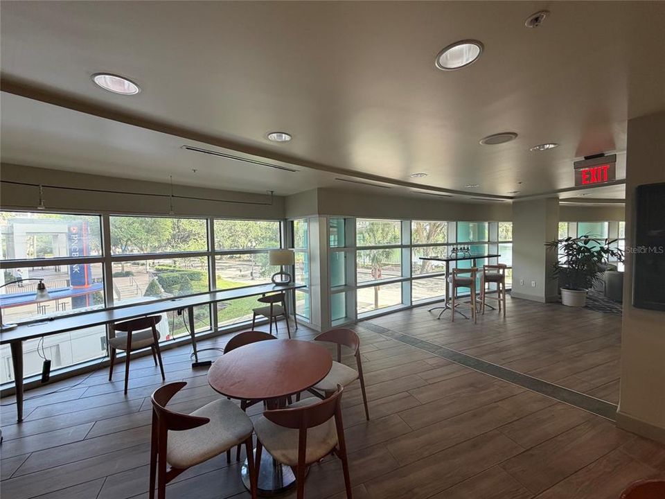 For Sale: $214,900 (1 beds, 1 baths, 797 Square Feet)