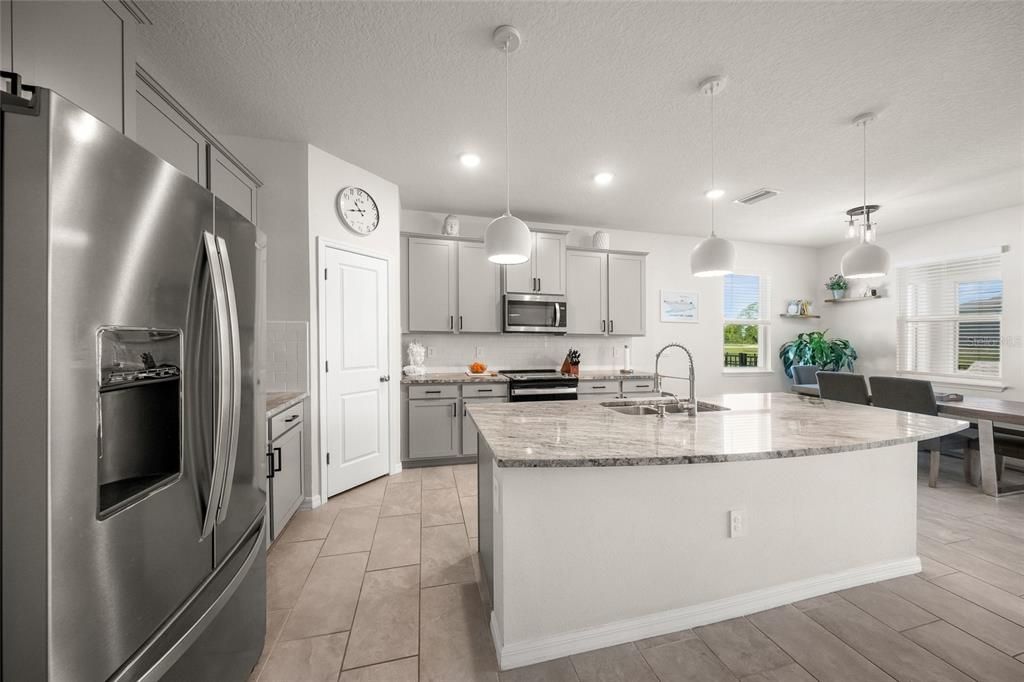 En Venta: $525,000 (4 camas, 2 baños, 2051 Pies cuadrados)