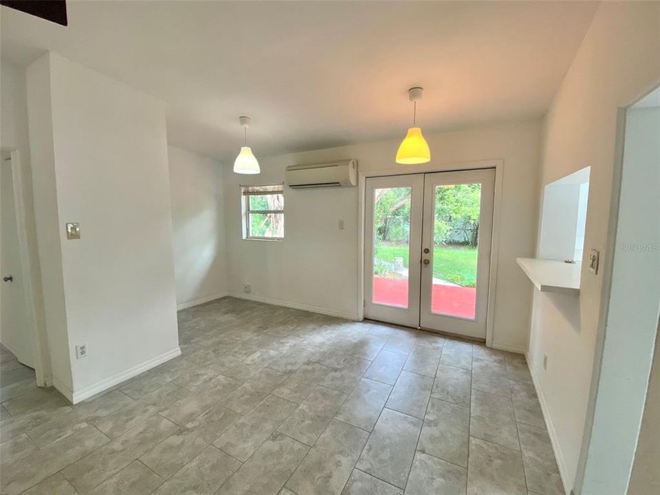 Под контрактом: $1,999 (3 спален, 2 ванн, 1116 Квадратных фут)