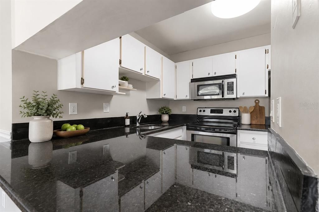 En Venta: $315,000 (2 camas, 2 baños, 741 Pies cuadrados)