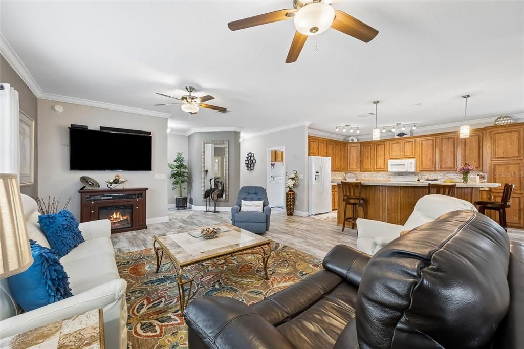 For Sale: $600,000 (2 beds, 2 baths, 1646 Square Feet)