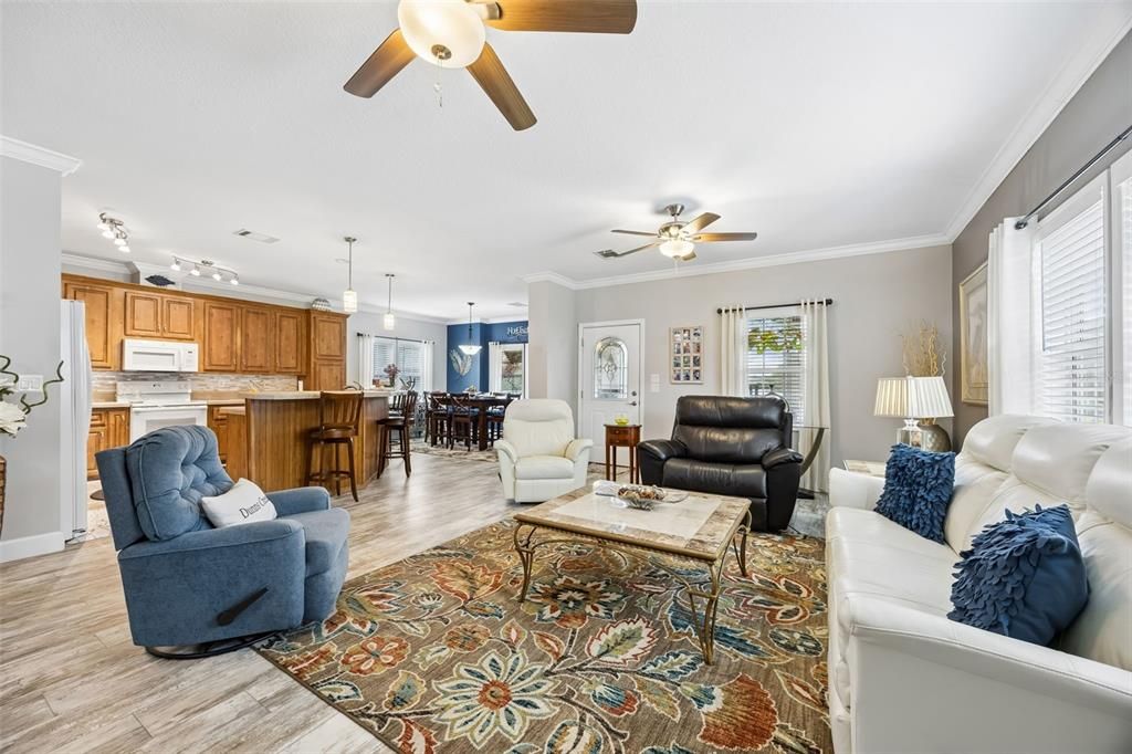 For Sale: $600,000 (2 beds, 2 baths, 1646 Square Feet)