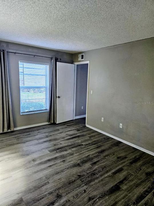 На продажу: $139,000 (2 спален, 2 ванн, 912 Квадратных фут)
