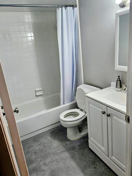 На продажу: $139,000 (2 спален, 2 ванн, 912 Квадратных фут)