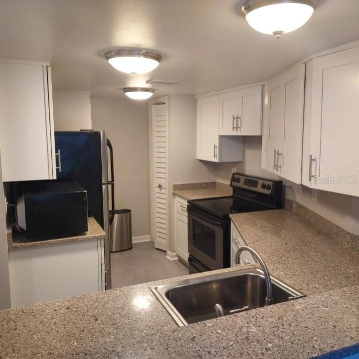 На продажу: $139,000 (2 спален, 2 ванн, 912 Квадратных фут)