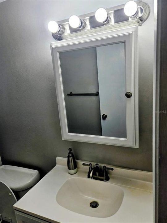 На продажу: $139,000 (2 спален, 2 ванн, 912 Квадратных фут)