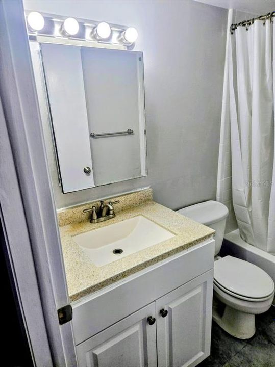 На продажу: $139,000 (2 спален, 2 ванн, 912 Квадратных фут)