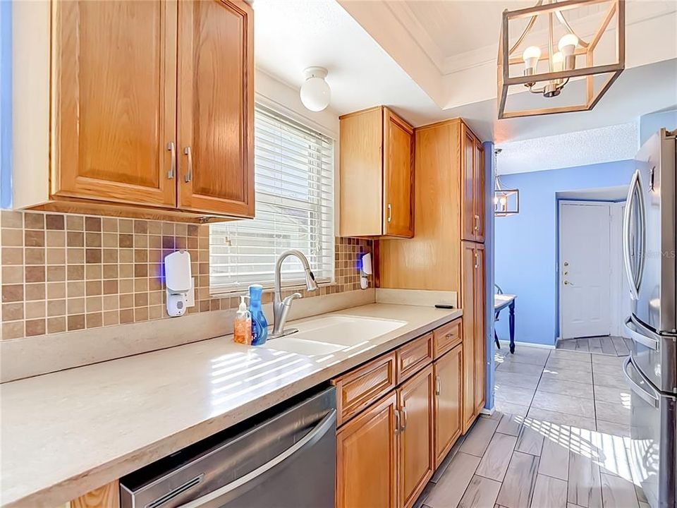 На продажу: $189,500 (2 спален, 2 ванн, 993 Квадратных фут)