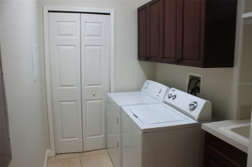 For Rent: $2,795 (2 beds, 2 baths, 2162 Square Feet)