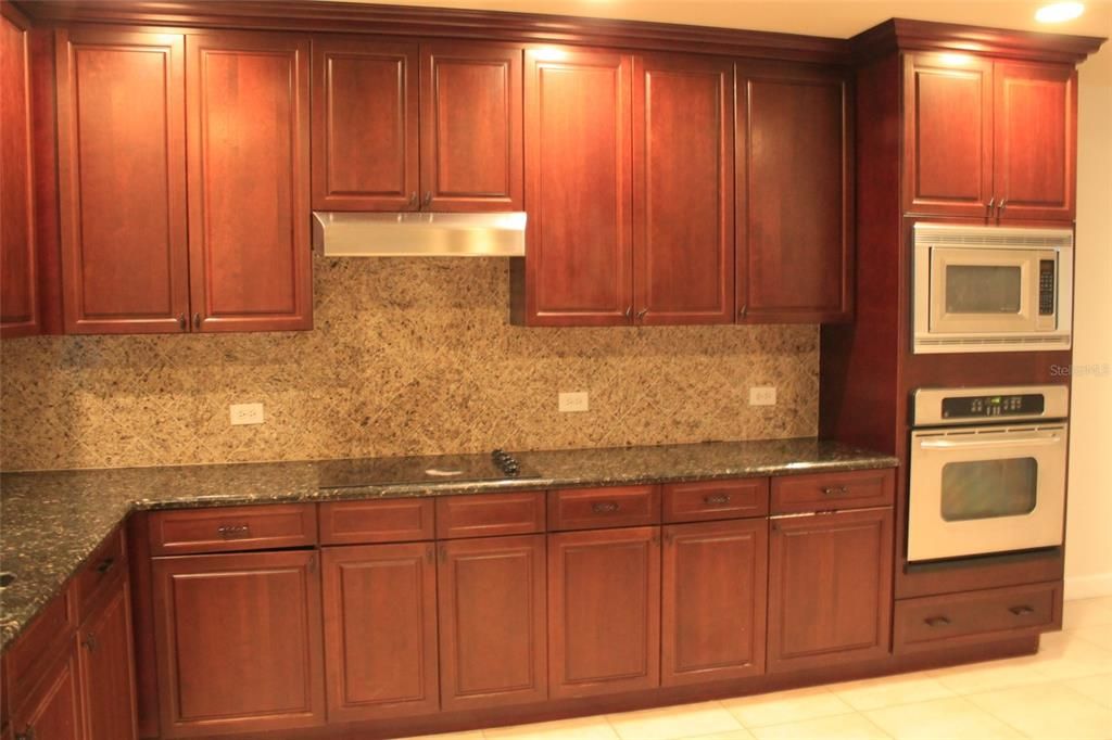 For Rent: $2,795 (2 beds, 2 baths, 2162 Square Feet)