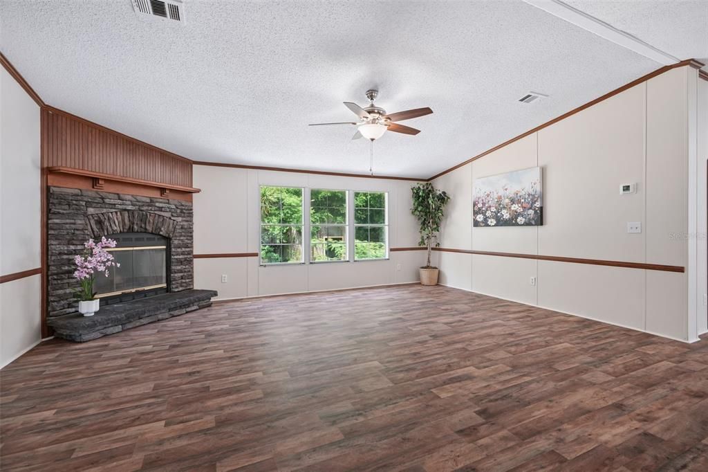 En Venta: $219,900 (4 camas, 2 baños, 1890 Pies cuadrados)