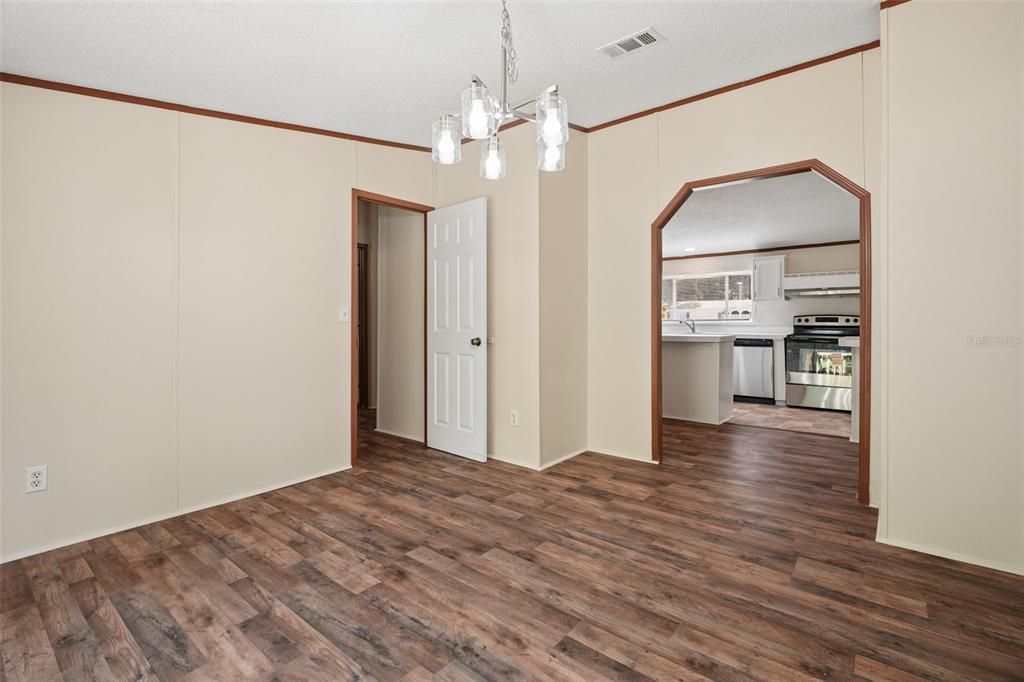 En Venta: $219,900 (4 camas, 2 baños, 1890 Pies cuadrados)
