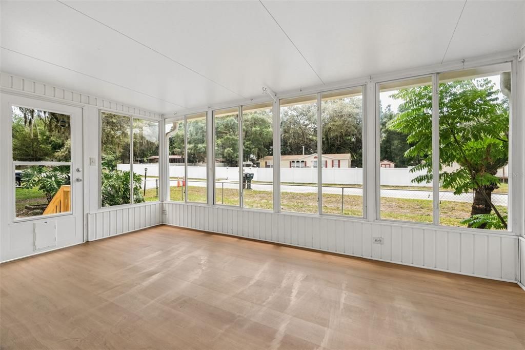 En Venta: $219,900 (4 camas, 2 baños, 1890 Pies cuadrados)