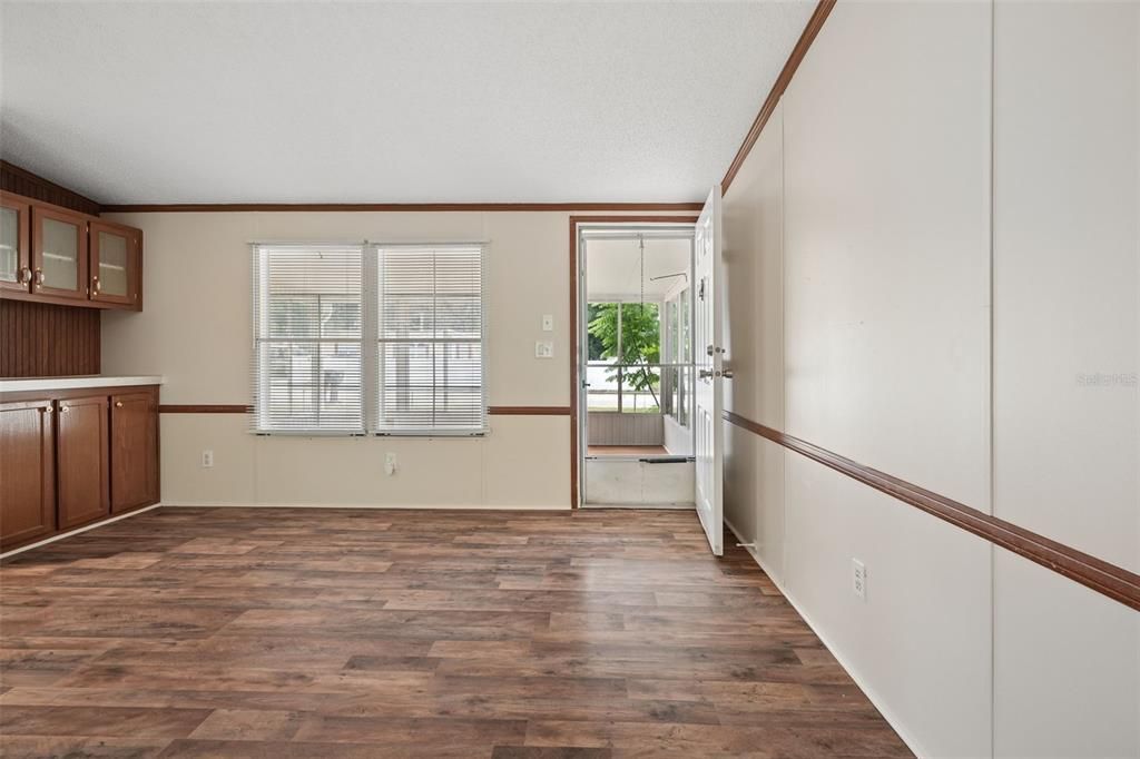 En Venta: $219,900 (4 camas, 2 baños, 1890 Pies cuadrados)