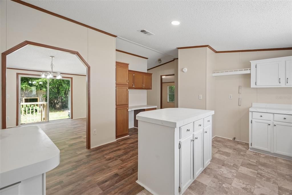 En Venta: $219,900 (4 camas, 2 baños, 1890 Pies cuadrados)