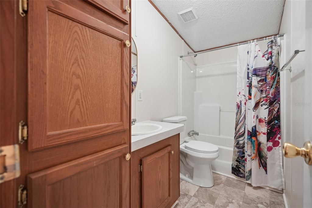 En Venta: $219,900 (4 camas, 2 baños, 1890 Pies cuadrados)
