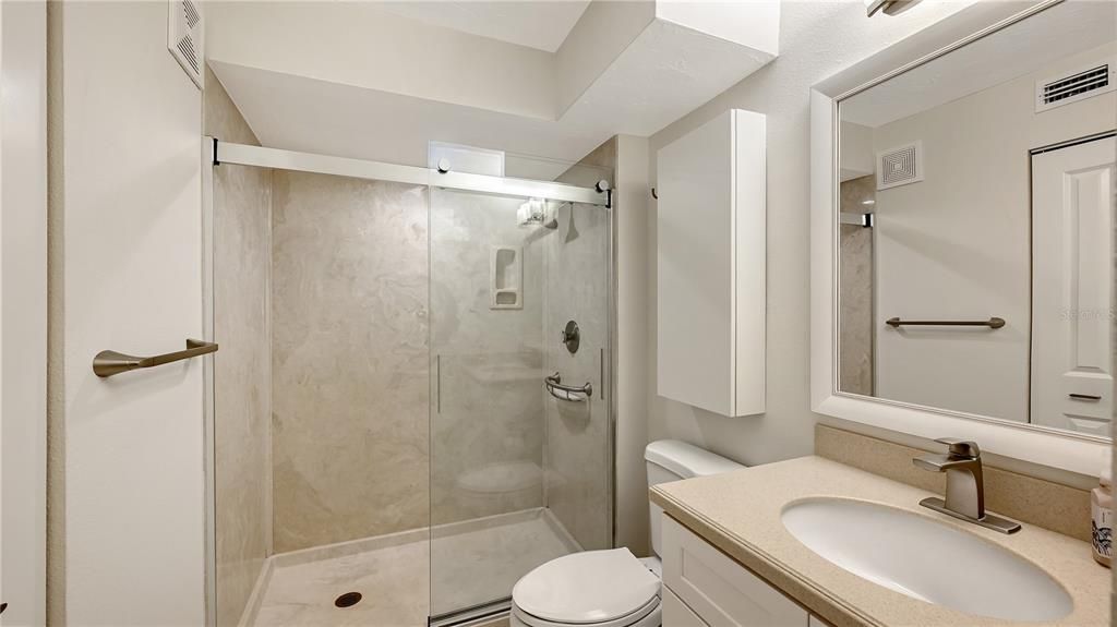 На продажу: $259,000 (2 спален, 2 ванн, 1073 Квадратных фут)