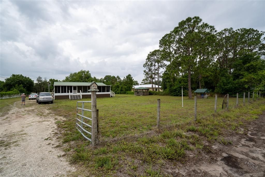 For Sale: $119,000 (2 beds, 2 baths, 1134 Square Feet)