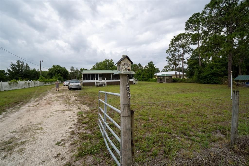 For Sale: $119,000 (2 beds, 2 baths, 1134 Square Feet)