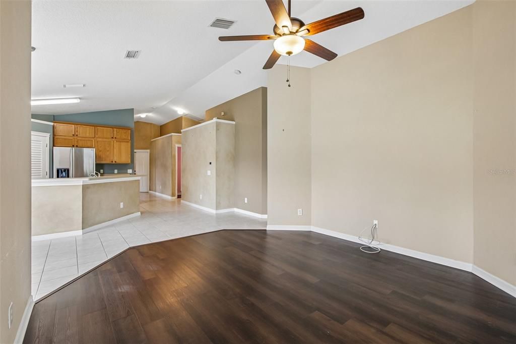 Active With Contract: $270,000 (3 beds, 2 baths, 1530 Square Feet)