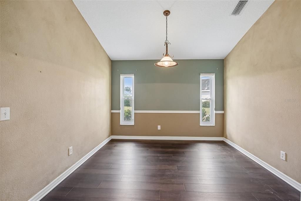 Active With Contract: $270,000 (3 beds, 2 baths, 1530 Square Feet)