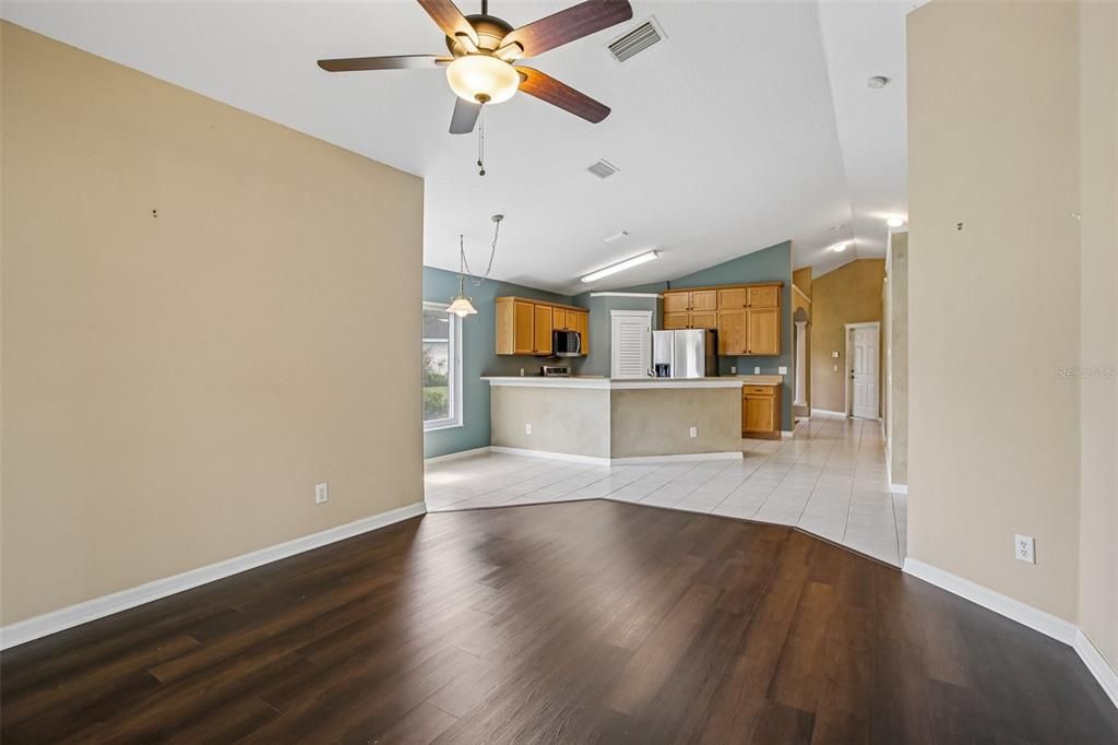 Active With Contract: $270,000 (3 beds, 2 baths, 1530 Square Feet)