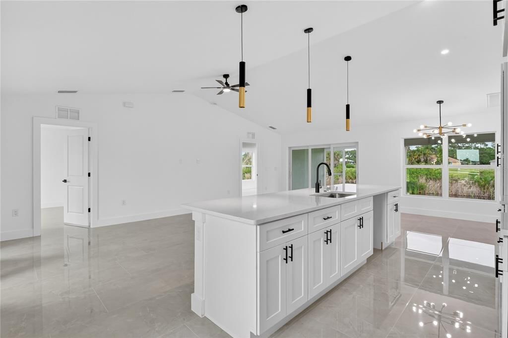 На продажу: $339,900 (4 спален, 3 ванн, 1684 Квадратных фут)