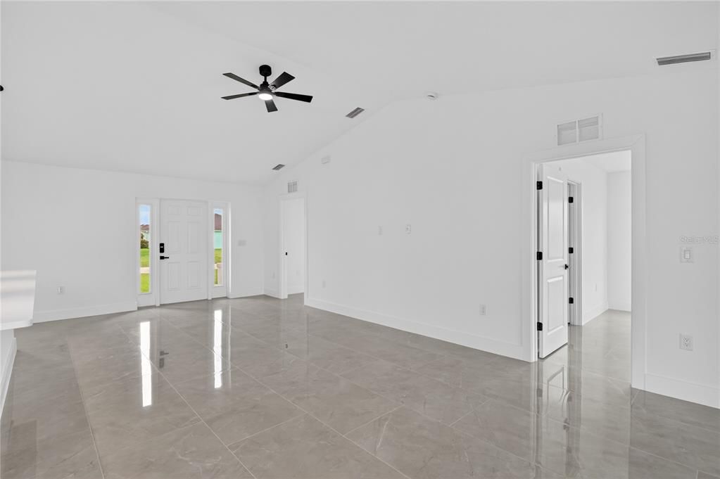 На продажу: $339,900 (4 спален, 3 ванн, 1684 Квадратных фут)