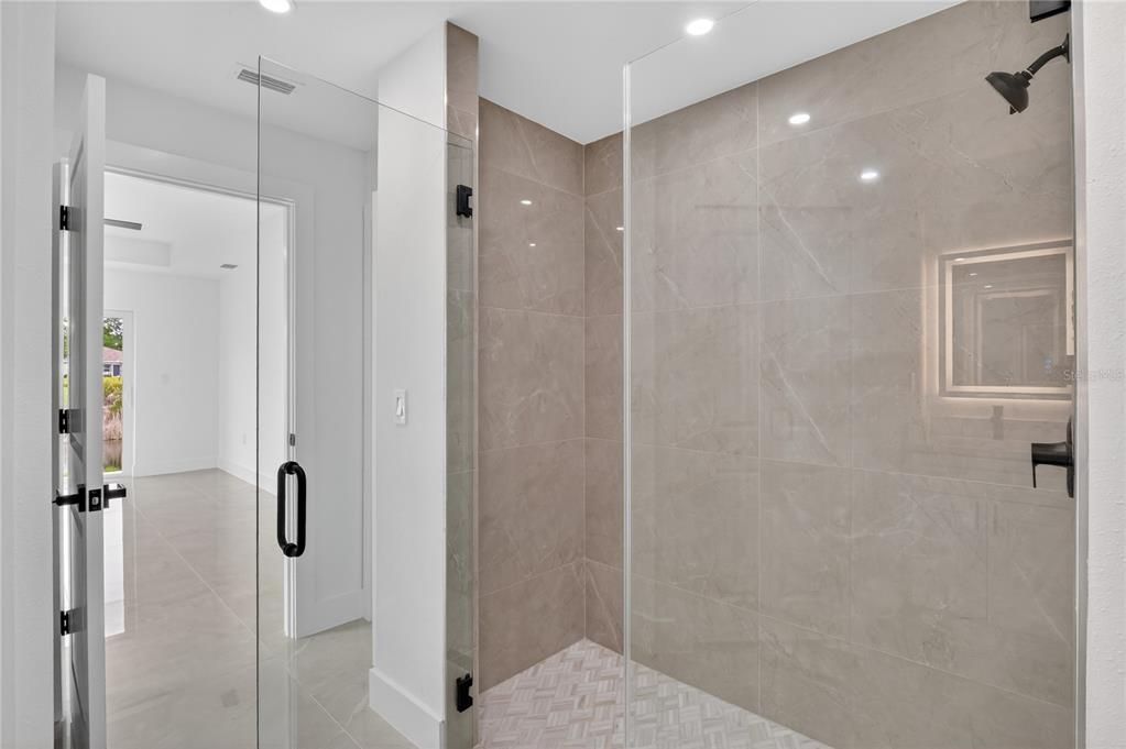 На продажу: $339,900 (4 спален, 3 ванн, 1684 Квадратных фут)