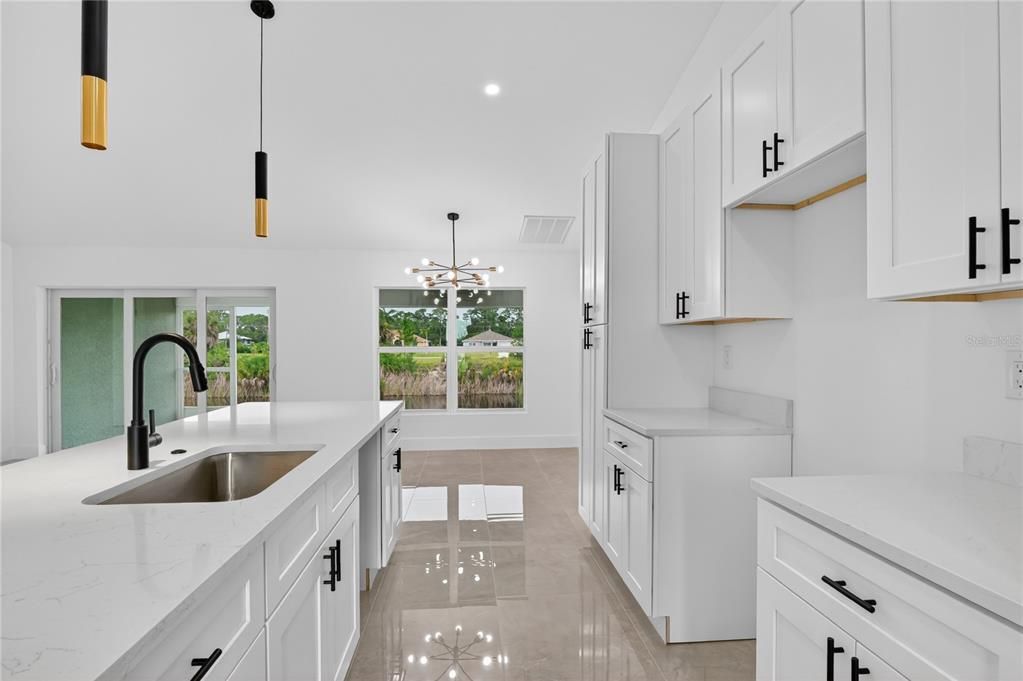 На продажу: $339,900 (4 спален, 3 ванн, 1684 Квадратных фут)