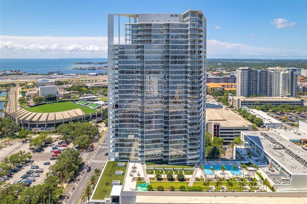 For Sale: $925,000 (2 beds, 2 baths, 1018 Square Feet)