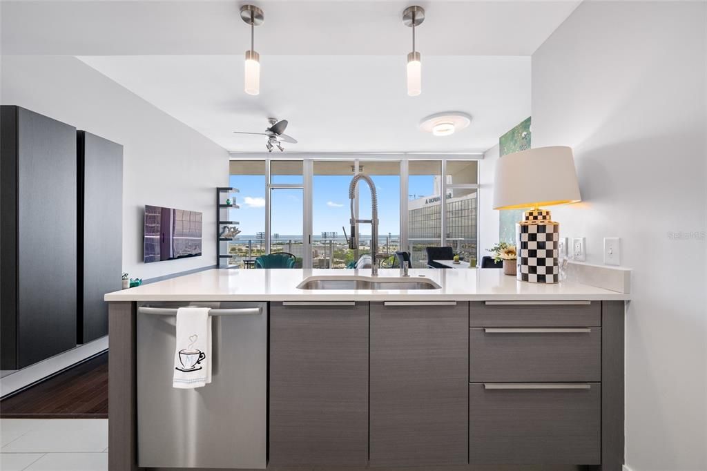 For Sale: $925,000 (2 beds, 2 baths, 1018 Square Feet)
