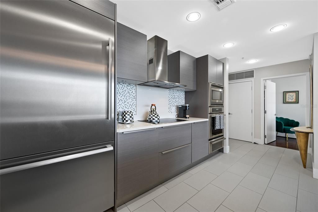 For Sale: $925,000 (2 beds, 2 baths, 1018 Square Feet)